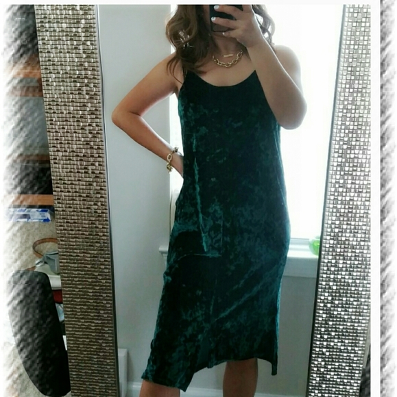 🎈Green Velvet Dress - Picture 3 of 6